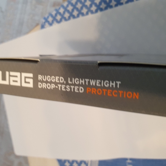 UAG MacBook pro 16 inch cover - Picture 3 of 7